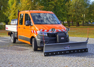 MAN TGE Winterdienst Umbau HWNtec – Frontansicht mit Hilltip Vorbauschneepflug 2400