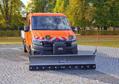 MAN TGE Winterdienst Umbau HWNtec – Frontansicht mit Hilltip Vorbauschneepflug 2400