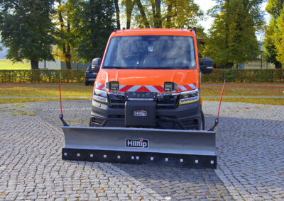 MAN TGE Winterdienst Umbau HWNtec – Frontansicht mit Hilltip Vorbauschneepflug 2400