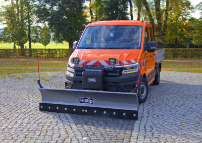 MAN TGE Winterdienst Umbau HWNtec – Frontansicht mit Hilltip Vorbauschneepflug 2400