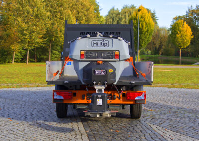 MAN TGE Winterdienst Umbau HWNtec – Heckansicht mit Hilltip IceStriker Streuer