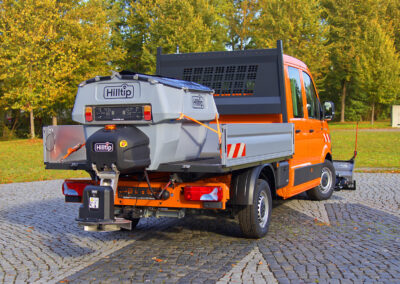 MAN TGE Winterdienst Umbau HWNtec – Heckansicht mit Hilltip IceStriker Streuer