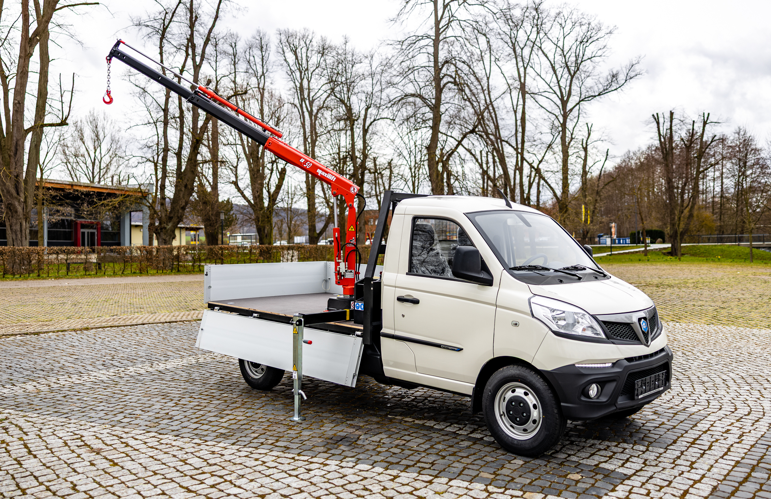 Piaggio Porter NP6 Kran Aufbau Pritsche: Maxilift M50.2 ERS 12 (Kranaufbau)